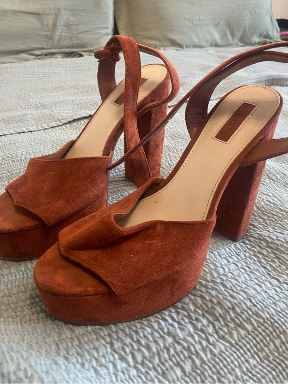 Forever 21 Faux Suede Platform Heel Rust/Cognac - Picture 2 of 5